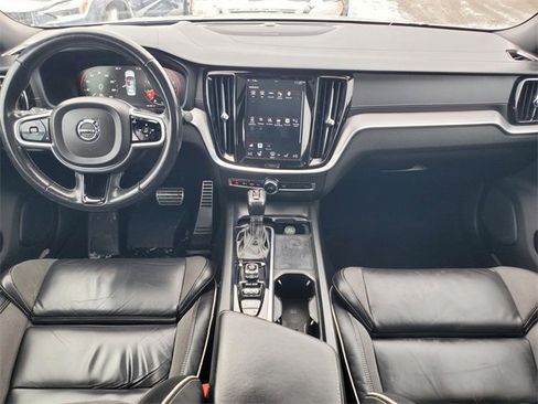 Used 2021 Volvo S60 T5 R-Design image 30