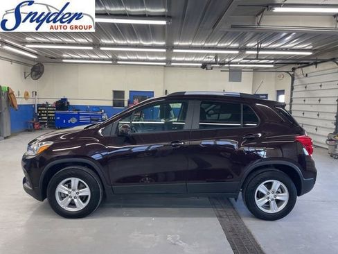 Used 2022 Chevrolet Trax LT w/ LT Convenience Package image 1