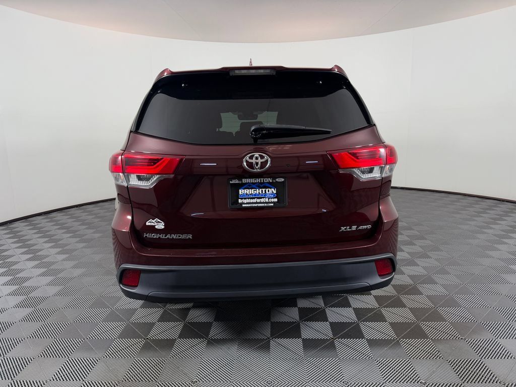 Used 2017 Toyota Highlander XLE AWD/4WD image 4