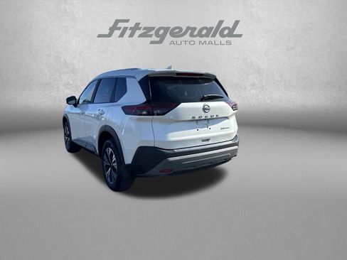 Used 2023 Nissan Rogue SV w/ SV Premium B Package image 5