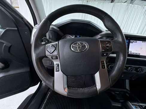 Certified 2019 Toyota Tacoma SR5 AWD/4WD image 12