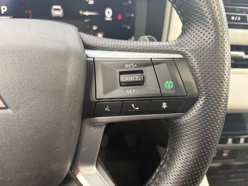 Used 2025 Mitsubishi Outlander SE image 16