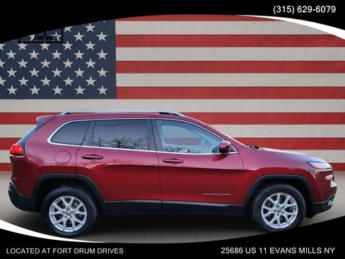 Used 2016 Jeep Cherokee Latitude w/ Comfort/Convenience Group AWD/4WD image 4
