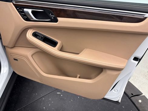Certified 2023 Porsche Macan AWD/4WD image 25