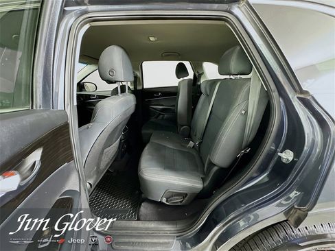 Used 2020 Kia Sorento LX image 16