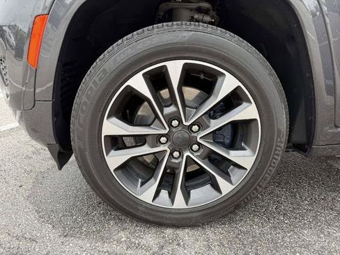 Used 2022 Jeep Grand Cherokee Overland w/ Advanced Protech Group III image 38