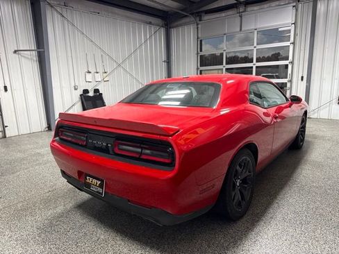 Used 2019 Dodge Challenger R/T RWD image 14