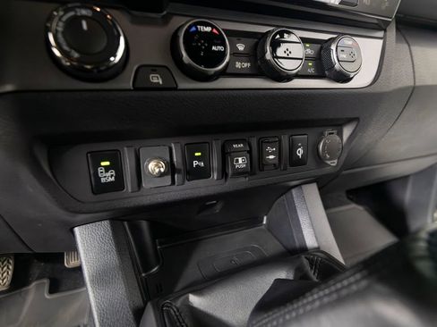 Used 2018 Toyota Tacoma TRD Pro AWD/4WD image 24