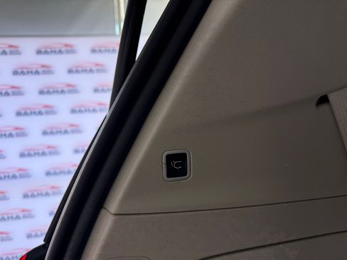 Used 2022 Chrysler Voyager LX image 47