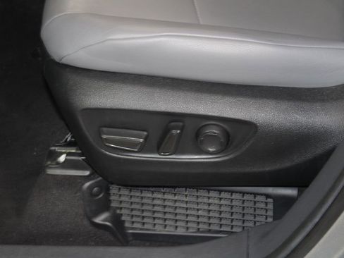 Used 2024 Toyota Sienna XLE image 19