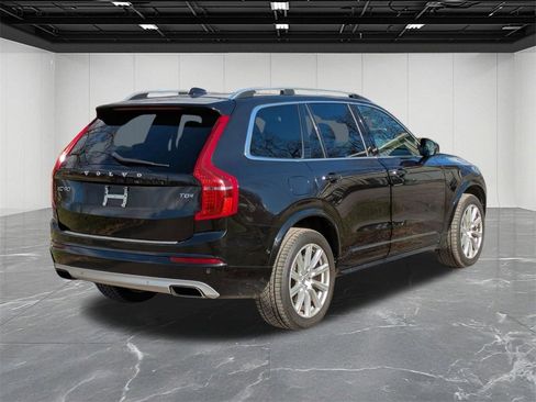 Used 2016 Volvo XC90 T8 Momentum w/ Vision Package image 5