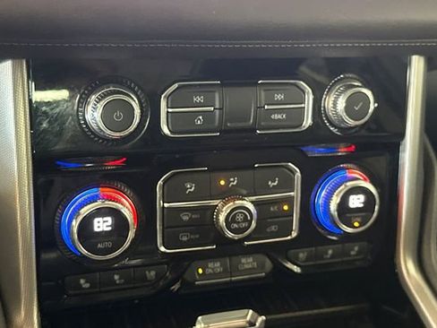 Used 2021 GMC Yukon Denali w/ Denali Premium Package image 27