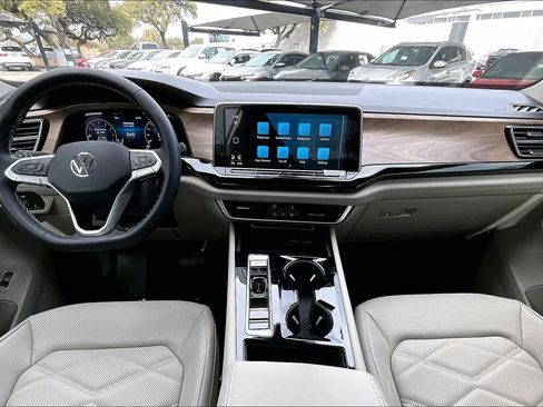 New 2026 Volkswagen Atlas SE FWD image 5