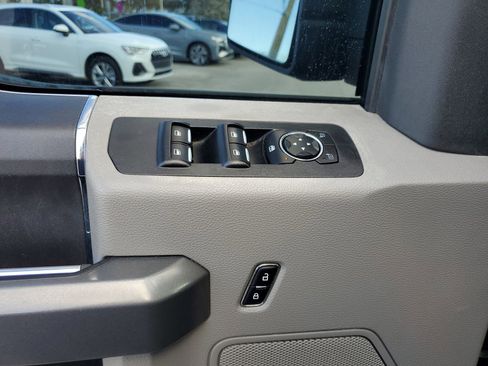 Used 2015 Ford F150 XLT image 19