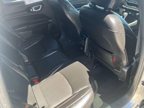 Used 2025 Jeep Compass Trailhawk AWD/4WD image 15