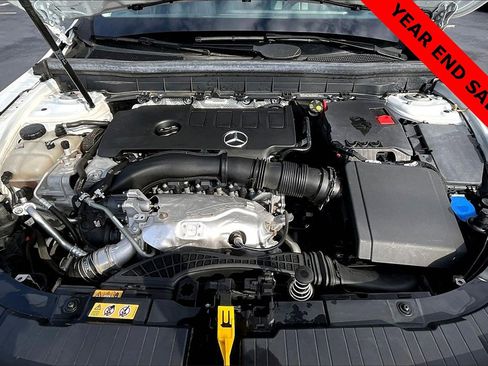 Used 2021 Mercedes-Benz GLB 250 4MATIC image 10