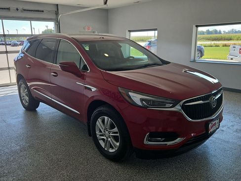 Used 2020 Buick Enclave Essence w/ Sound and Sites Package AWD/4WD image 2