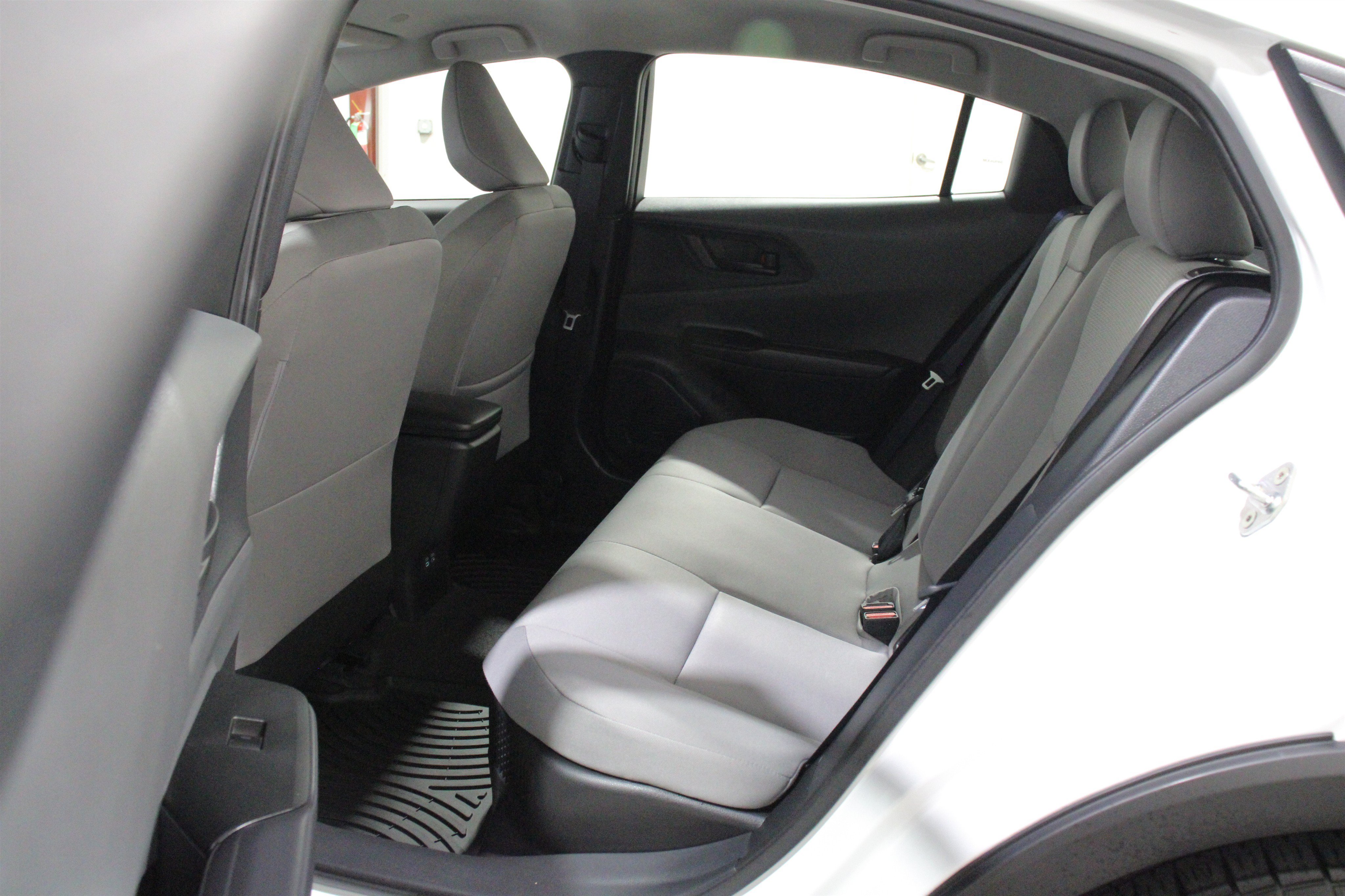 Used 2024 Toyota Prius LE FWD image 24