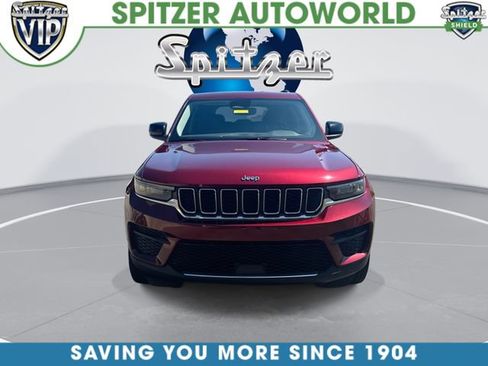 Used 2023 Jeep Grand Cherokee Laredo AWD/4WD image 3
