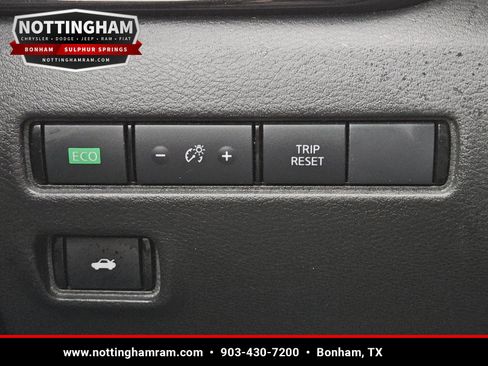 Used 2024 Nissan Sentra SV FWD image 17