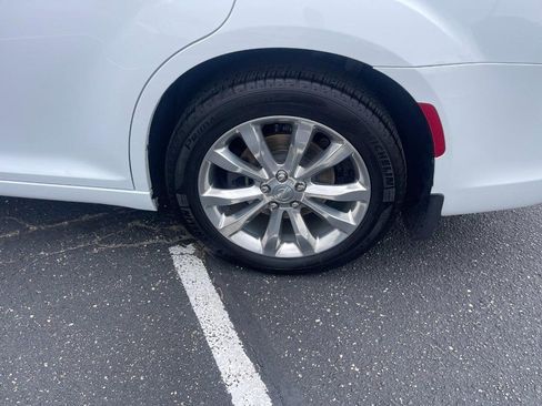 Used 2019 Chrysler 300 Touring w/ Driver Convenience Group AWD/4WD image 7
