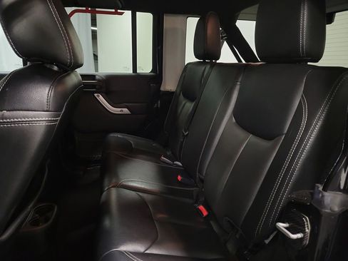 Used 2016 Jeep Wrangler Unlimited Rubicon image 19