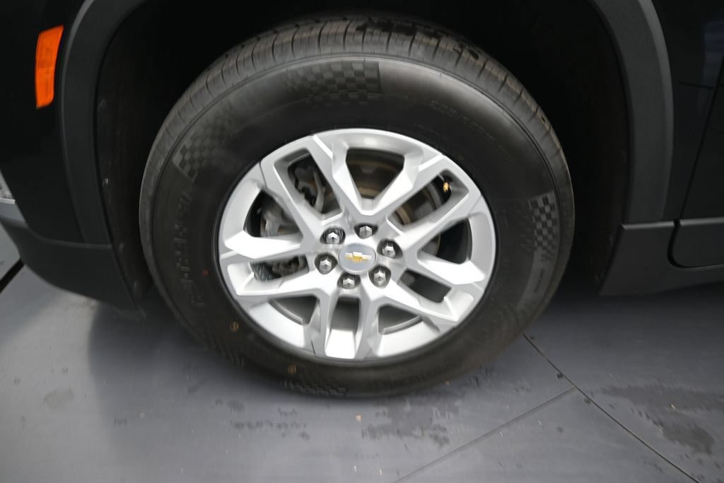 Used 2023 Chevrolet Traverse LS FWD image 9