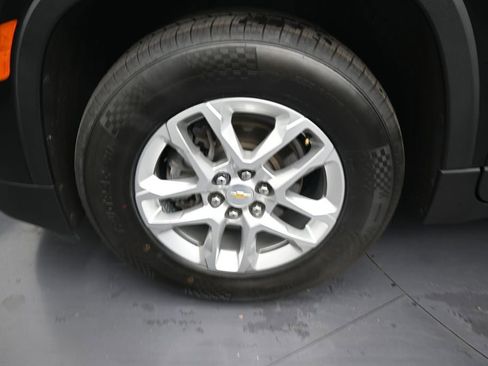 Used 2023 Chevrolet Traverse LS FWD image 9