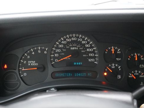 Used 2004 Chevrolet Suburban LS image 14