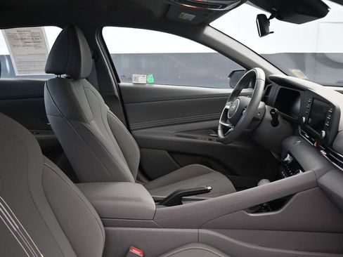 Used 2025 Hyundai Elantra Sport FWD image 10