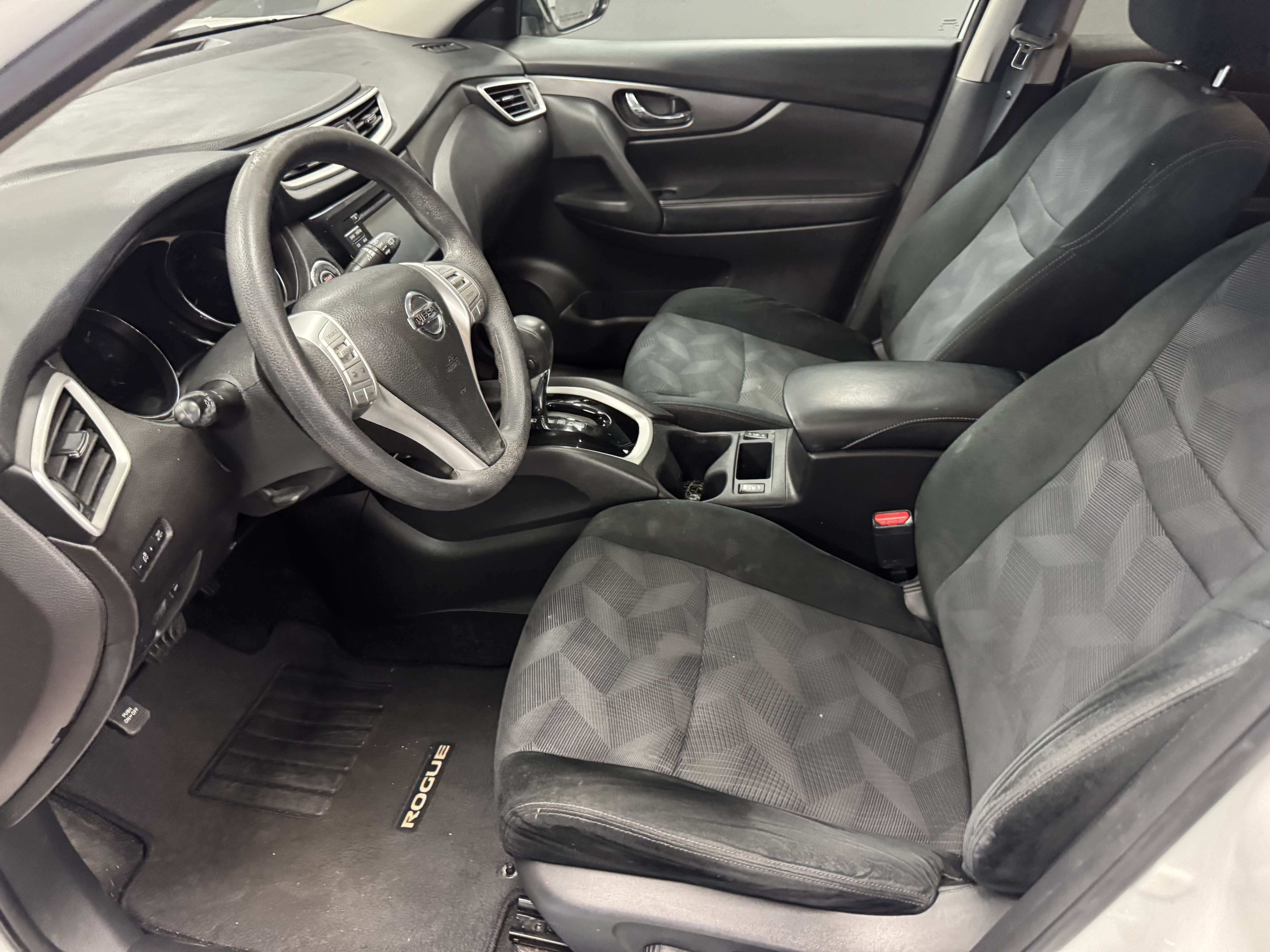 Used 2016 Nissan Rogue SV w/ SV Premium Package AWD/4WD image 8