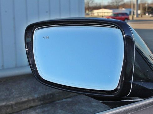 Used 2023 Buick Enclave Essence image 30