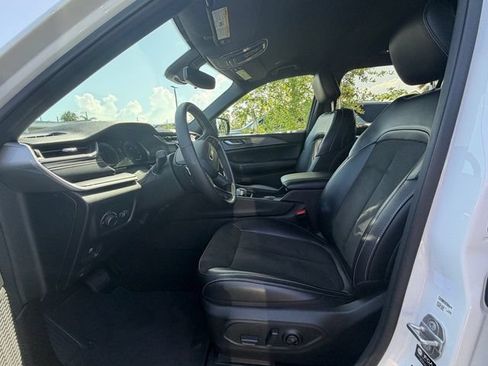 Used 2024 Jeep Grand Cherokee L Laredo RWD image 10