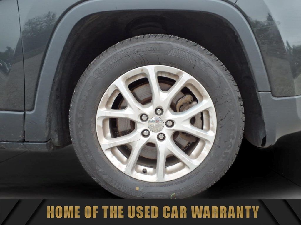 Used 2015 Jeep Cherokee Latitude w/ Cold Weather Group FWD image 11