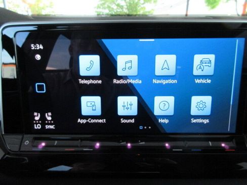 Used 2025 Volkswagen Atlas SE image 25