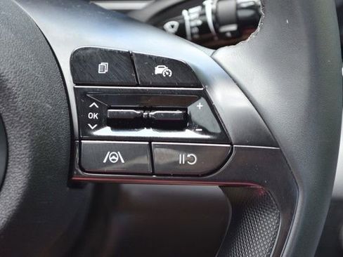 Used 2025 Hyundai Elantra Sport FWD image 21