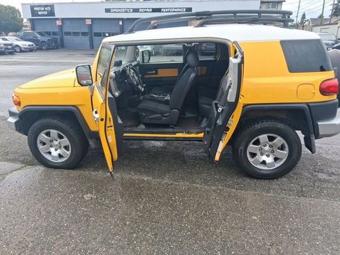Used 2007 Toyota FJ Cruiser 4WD image 3