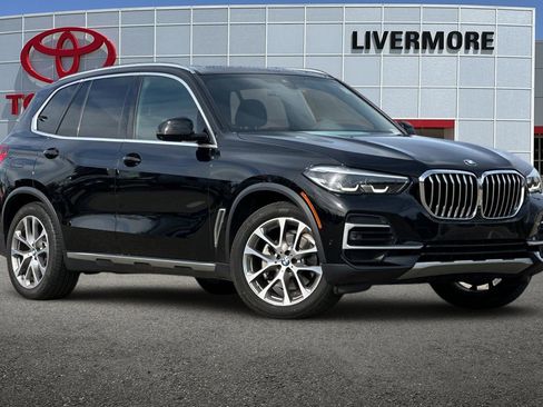 Used 2022 BMW X5 xDrive40i w/ Parking Assistance Package image 2