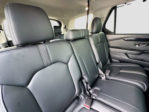 Used 2025 Honda Pilot EX-L image 32