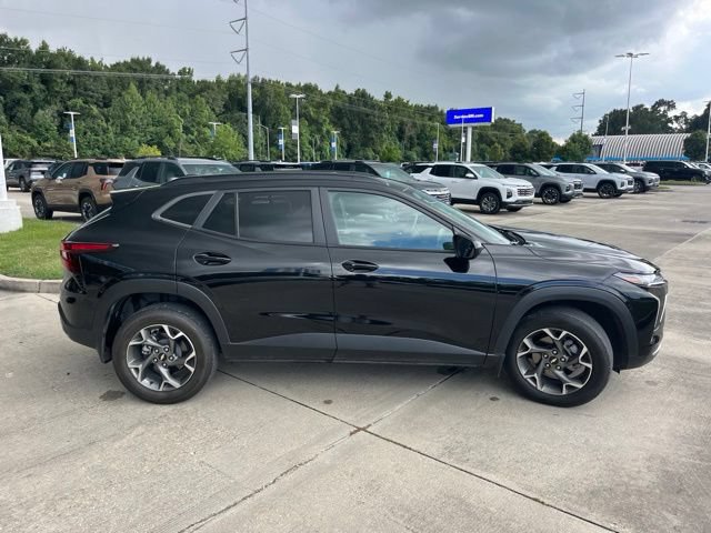Used 2025 Chevrolet Trax LT w/ Driver Confidence Package FWD image 9