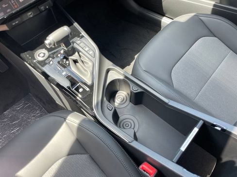 New 2026 Kia Niro EX FWD image 9