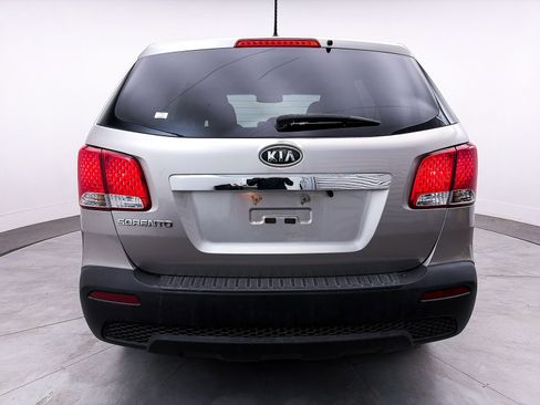 Used 2013 Kia Sorento LX image 9