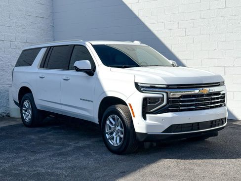 Certified 2025 Chevrolet Suburban LT AWD/4WD image 1