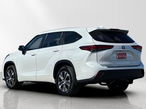 Used 2023 Toyota Highlander XLE w/ Protection Package #3 (TMS) image 4