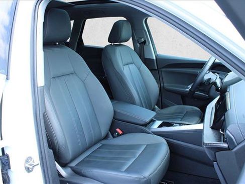 Certified 2025 Audi Q5 Premium w/ Convenience Package AWD/4WD image 29