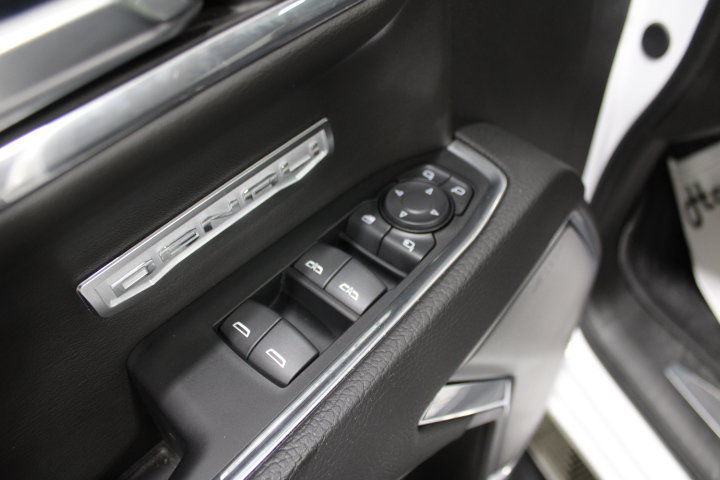 Used 2024 GMC Sierra 1500 Denali w/ Denali Reserve Package AWD/4WD image 19