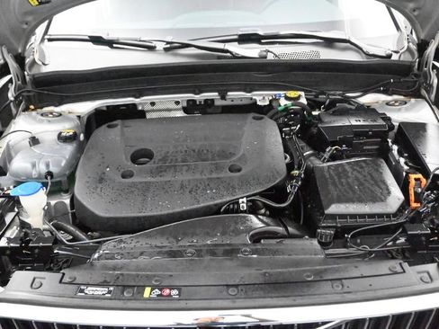 Used 2023 Volvo XC40 B5 Plus AWD/4WD image 16