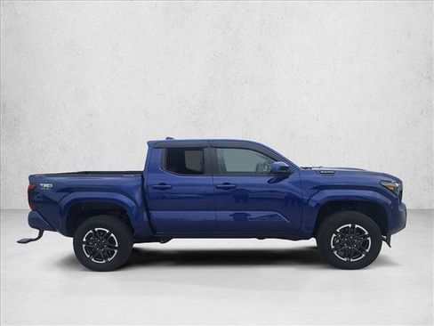 Used 2025 Toyota Tacoma TRD Sport AWD/4WD image 5