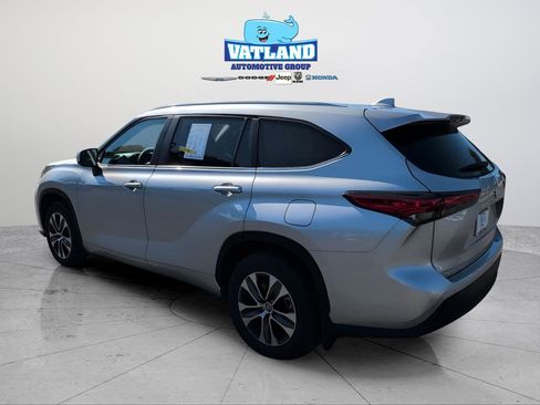 Used 2023 Toyota Highlander L image 3