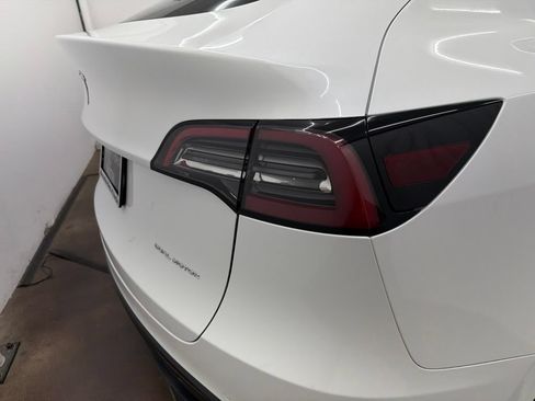 Used 2022 Tesla Model Y Long Range AWD/4WD image 11